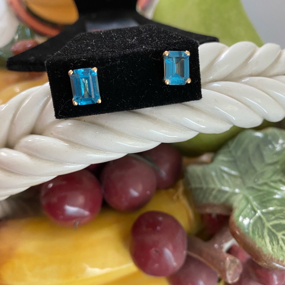 Aquamarine earrings in 14k YG
